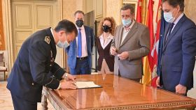 Alejandro Herrero Zarzuela, en su toma de posesión como nuevo intendente de la Policía Local de Salamanca./ Ayto Salamanca