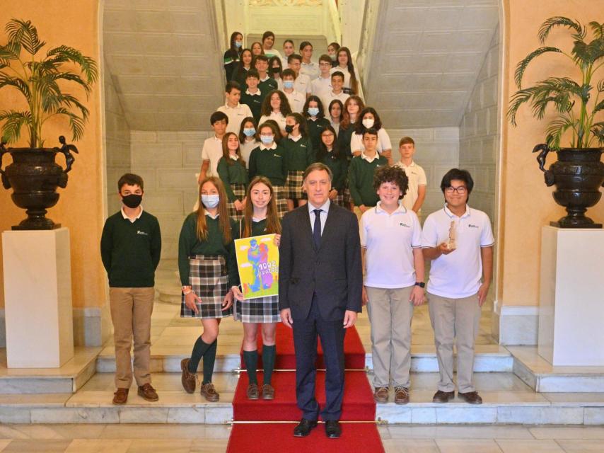 Carbayo recibe a 50 alumnos del Colegio Santa Teresa