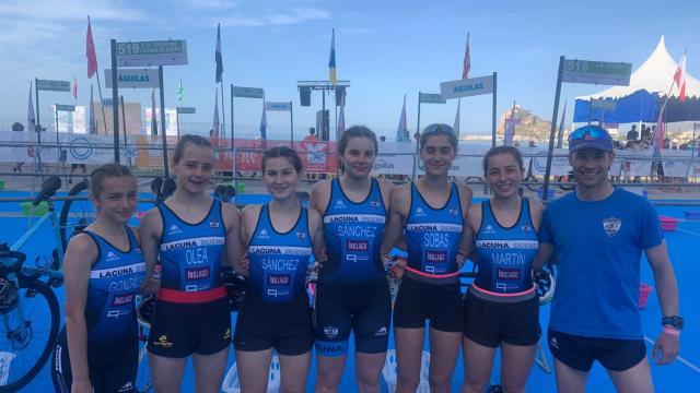 Imagen del equipo escolar femenino del C.D Triatlón Laguna de Duero