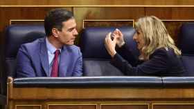 Pedro Sánchez y Yolanda Díaz, en el  banco azul del Congreso de los Diputados.