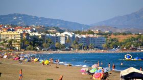 La Rada de Estepona es una de las primeras playas de Málaga en prohibir el fumar sobre ella.hibir fumar sobre su arena.