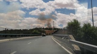 Los bomberos de Toledo extinguen el incendio de los terrenos de la Academia de Infantería