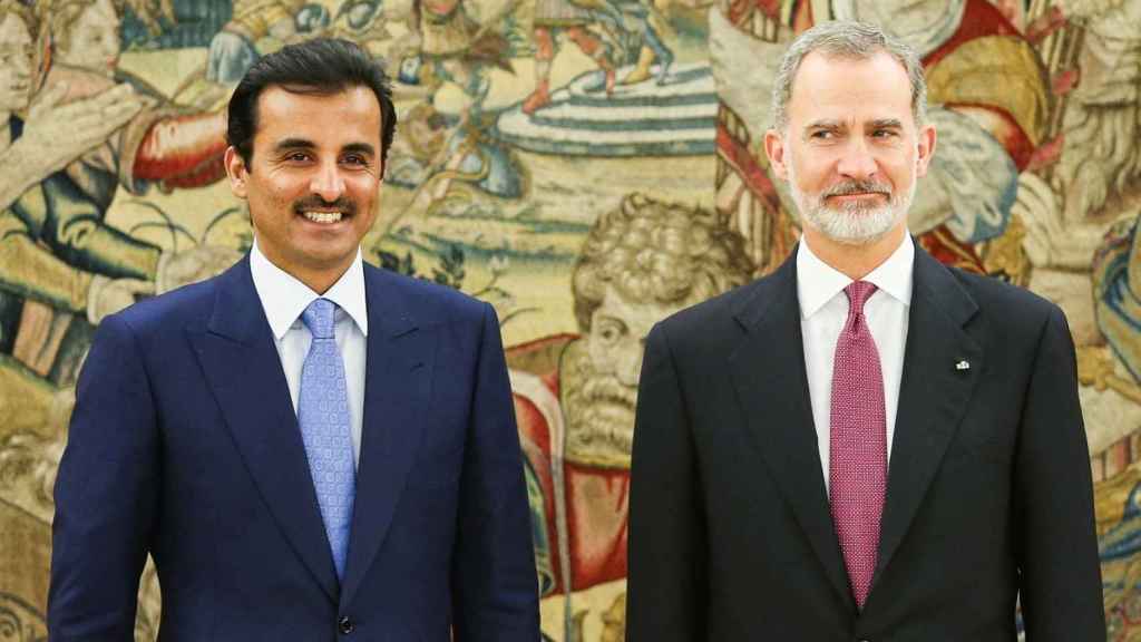 El emir de Qatar (izquierda) quiere que las UIP españolas se encarguen de la seguridad del Mundial de fútbol.