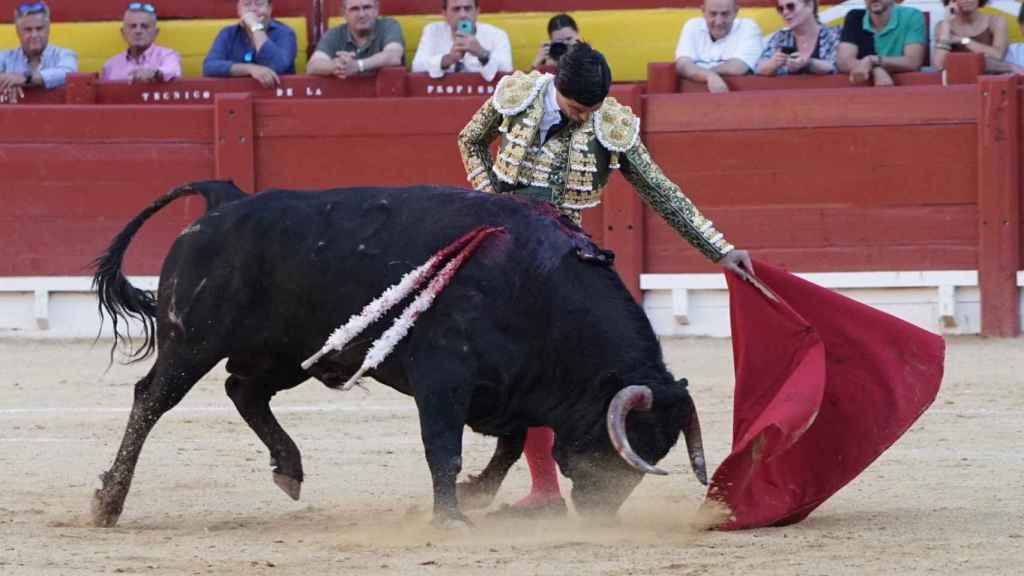 Pablo Aguado agradó, pero falló en sus dos toros con el estoque.