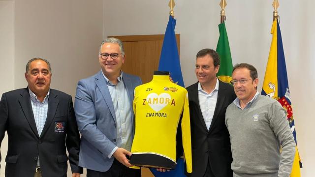 El diputado de Educación, Cultura, Deportes, Turismo y Promoción del Territorio, Jesús María Prada; junto al presidente de la Cámara Municipal de Bragança, Hernâni Dias