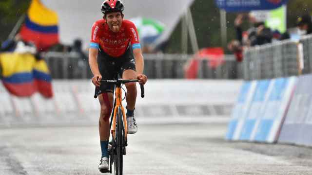 Gino Mader en una etapa del Giro de Italia 2021
