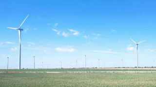 Vista de algunos molinos de viento en los Montes Torozos