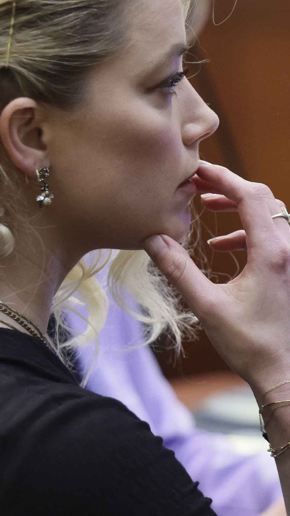 La actriz Amber Heard en el juicio en Fairfax, este presente mes de junio.