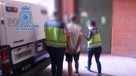 Detenidos cinco jóvenes en Elche por prostituir a una menor en internet tras la alerta de su madre