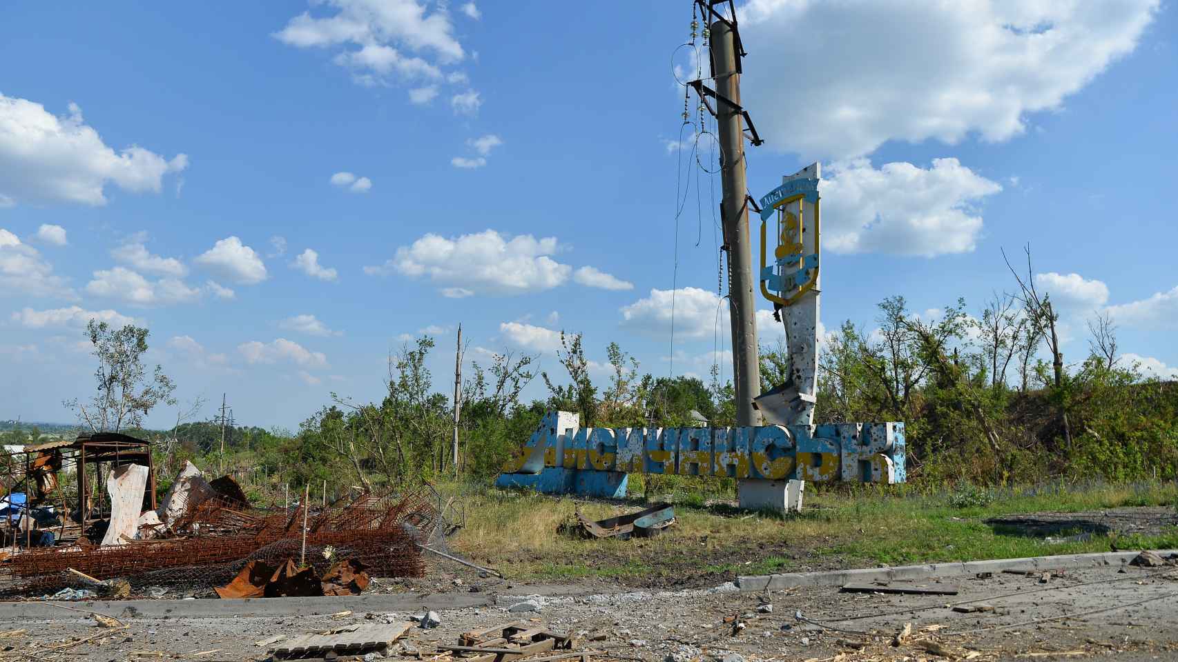 Destrucción causada por los combates en los alrededores de la ciudad de Severodonetsk, en Lugansk. Foto: EP