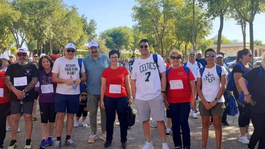 El consejero de Sanidad, Jesús Fernández Sanz, participa en La Solana en la marcha de ocio saludable '7000pasosX'