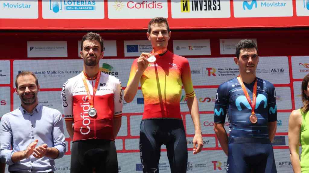 Jesús Herrada, Carlos Rodríguez y Álex Aranburu en el podio del campeonato de España de ciclismo 2022.