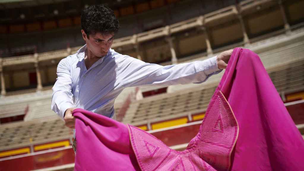 Nabil fights the bullfight at the bullfighting arena in Pamplona.