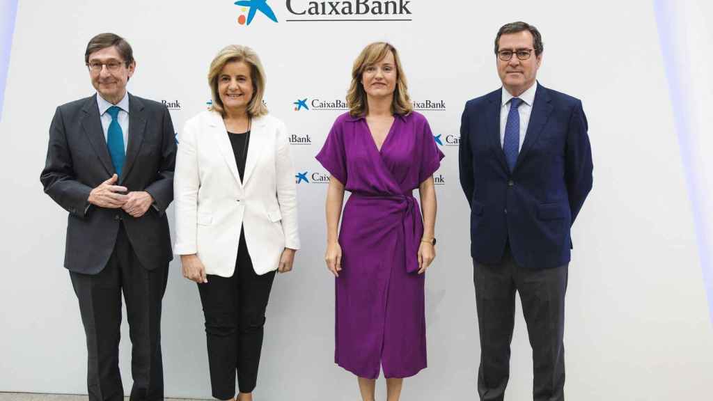 El presidente de CaixaBank, José Ignacio Goirigolzarri; la presidenta de la Fundación CEOE, Fátima Báñez; la ministra de Educación y Formación Profesional, Pilar Alegría; y  el presidente de la CEOE, Antonio Garamendi.