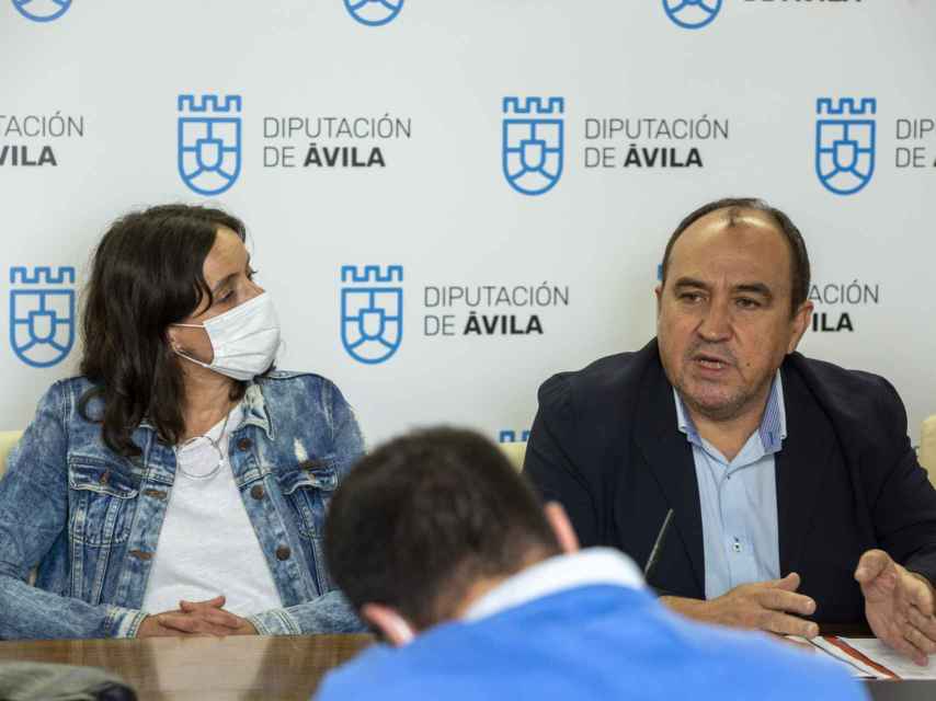 Los portavoces del Grupo Socialista en la Diputación de Ávila, Pedro Muñoz y Leticia Sánchez, en una imagen de archivo.