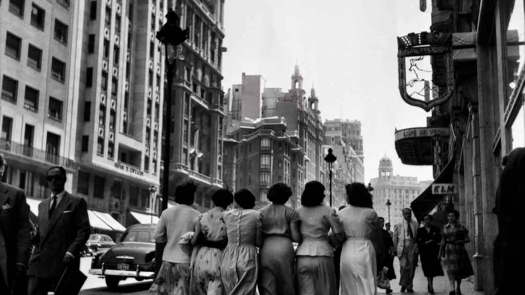 Francesc Català-Roca: Las señoritas de la Gran Vía. Madrid, 1953 (detalle)