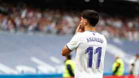 Marco Asensio celebra un gol ante la grada del Santiago Bernabéu