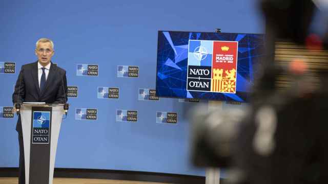 El secretario general de la OTAN, Jens Stoltenberg, durante la rueda de prensa de este lunes