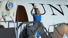 Jill Biden, primera dama de Estados Unidos, a su llegada a la base aérea de Torrejón, en Madrid.