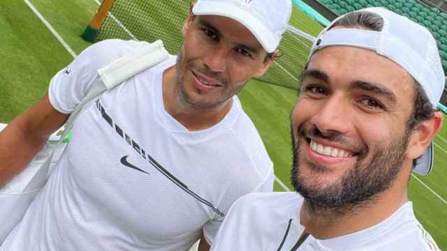 Rafa Nadal y Matteo Berrettini, durante un entrenamiento en Wimbledon