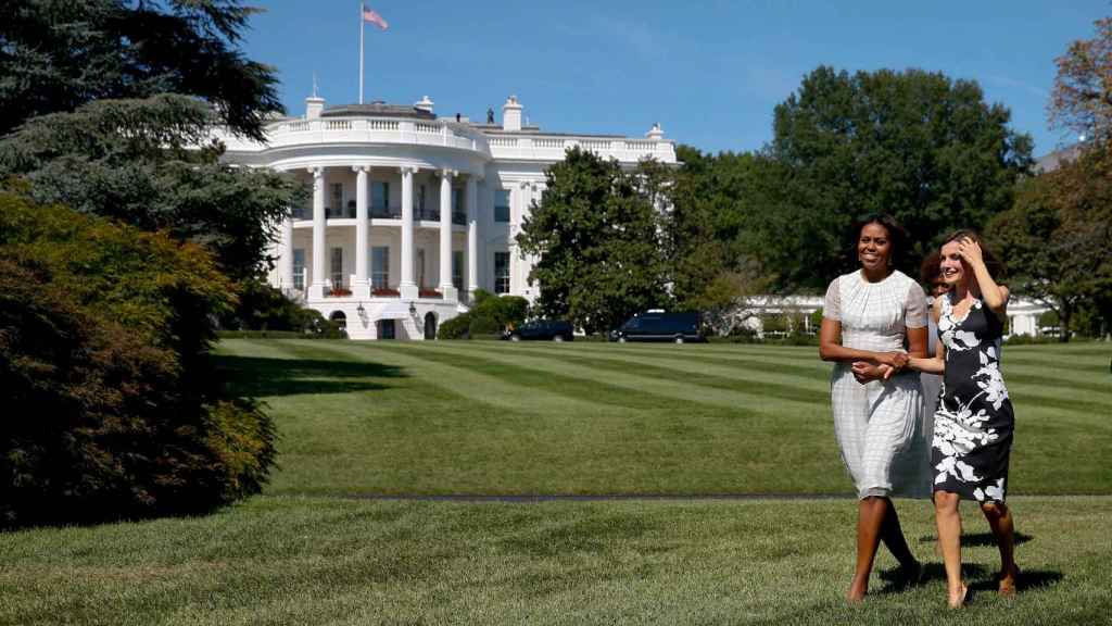Michelle Obama y Letizia, muy unidas en los jardines de la Casa Blanca en septiembre de 2015.