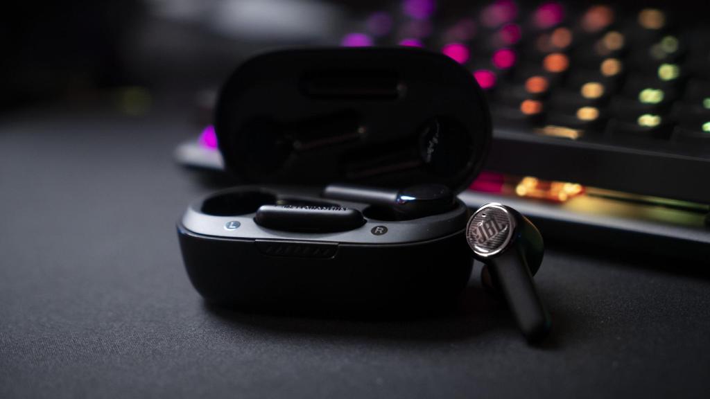 JBL Quantum TWS.