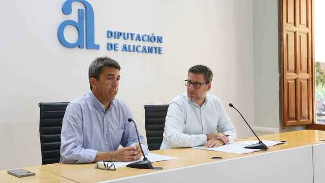 El presidente de la Diputación, Carlos Mazón y el diputado de Infraestructuras, Javier Gutiérrez.