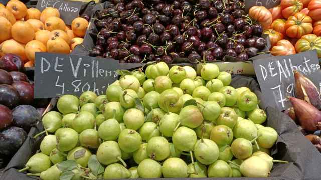 Fruta de uno de los puestos de Mercado Central de Alicante.