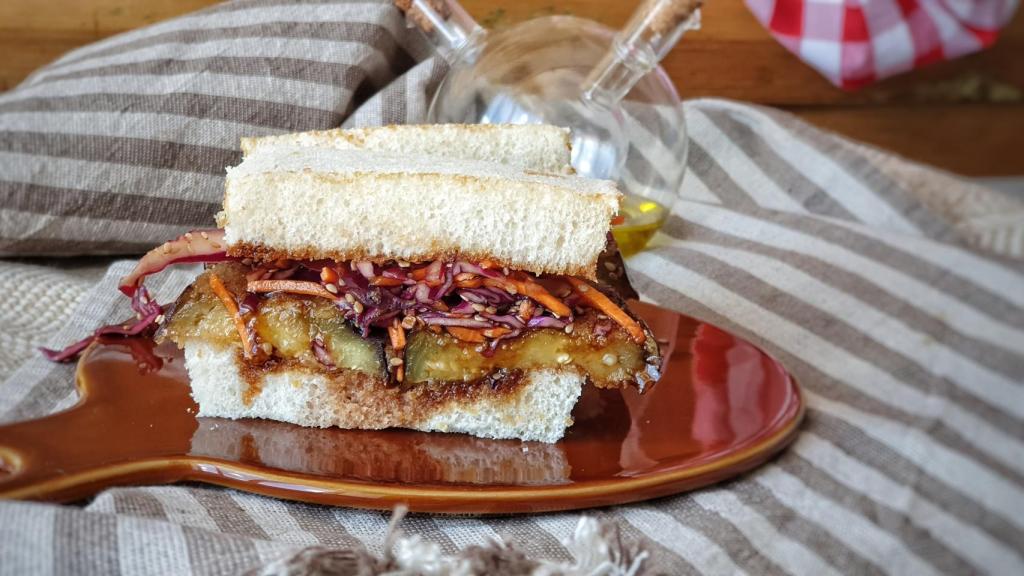 Katsu sando de berenjena, el sándwich japonés en versión vegetariana