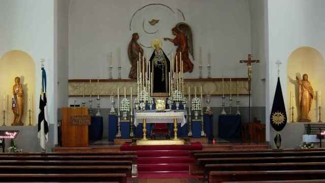 Interior de la parroquia del Ave María.