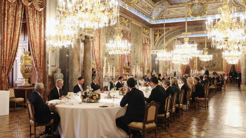 Cena ofrecida en el Palacio Real para los mandatarios de la OTAN y sus acompañantes.