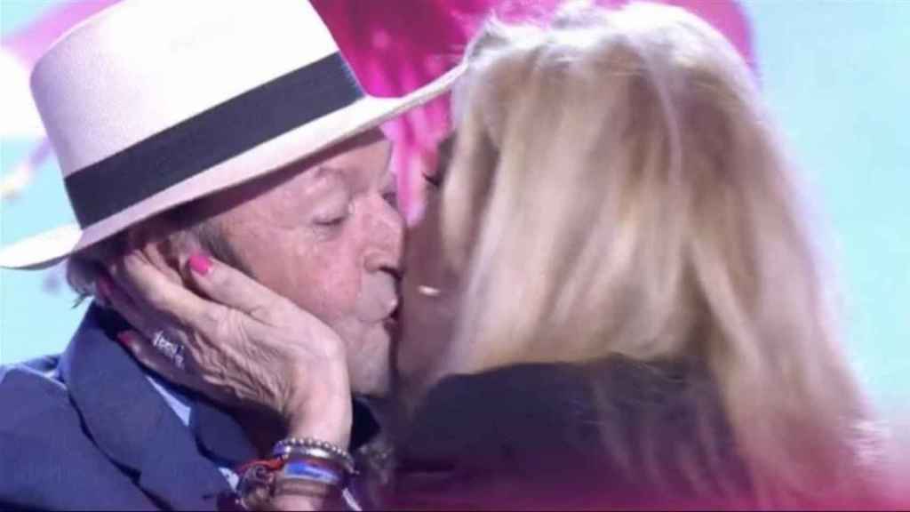 Rosa Benito y Amador Mohedano se besaron en 'Déjate querer'.