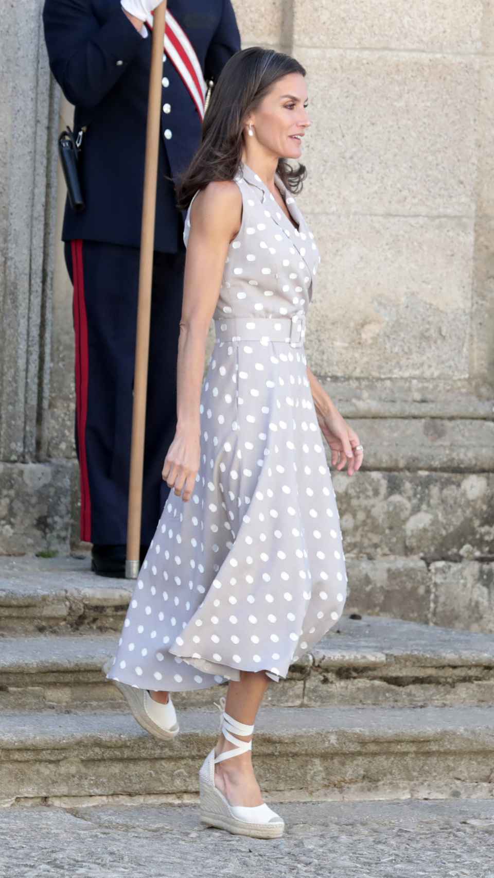 La reina Letizia ha lucido un vestido de la firma Laura Bernal.