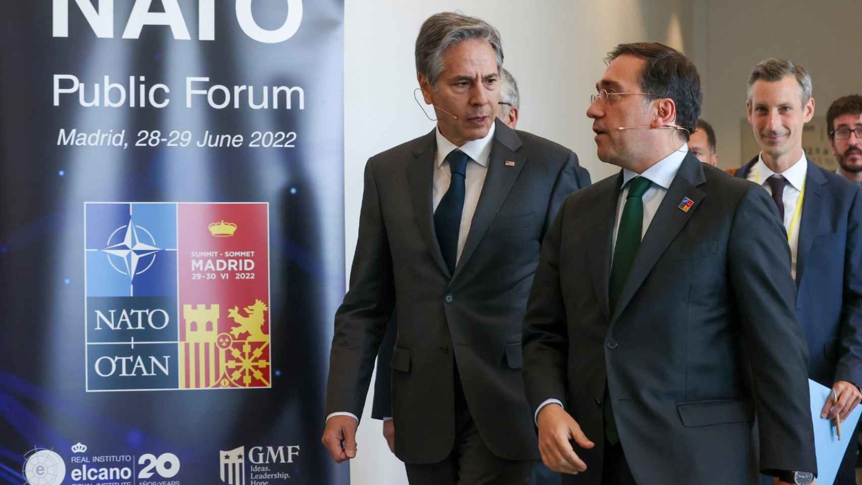 El ministro de Exteriores, José Manuel Albares (derecha), junto al secretario de Estado de EEUU, Antony Blinken, este miércoles en la cumbre de la OTAN en Madrid.