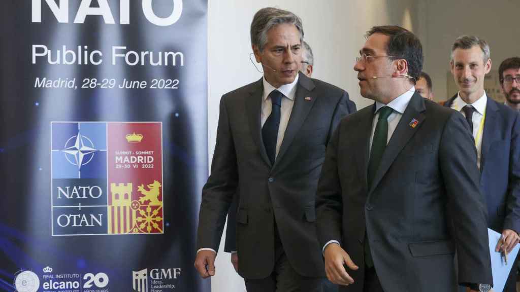 José Manuel Albares y Antony Blinken, secretario de Estado de EEUU, en la cumbre de la OTAN de Madrid.