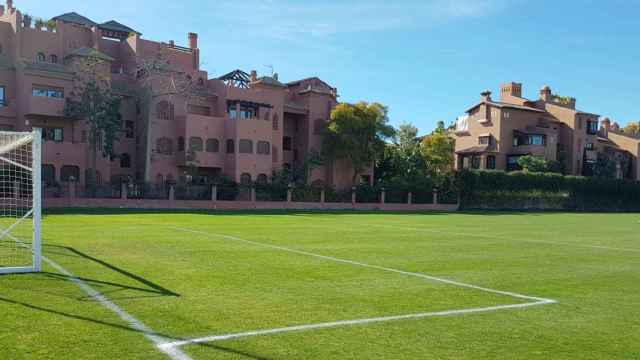 El campo de fútbol del complejo Atalaya Park de Estepona donde el Málaga desarrollará parte de su pretemporada.