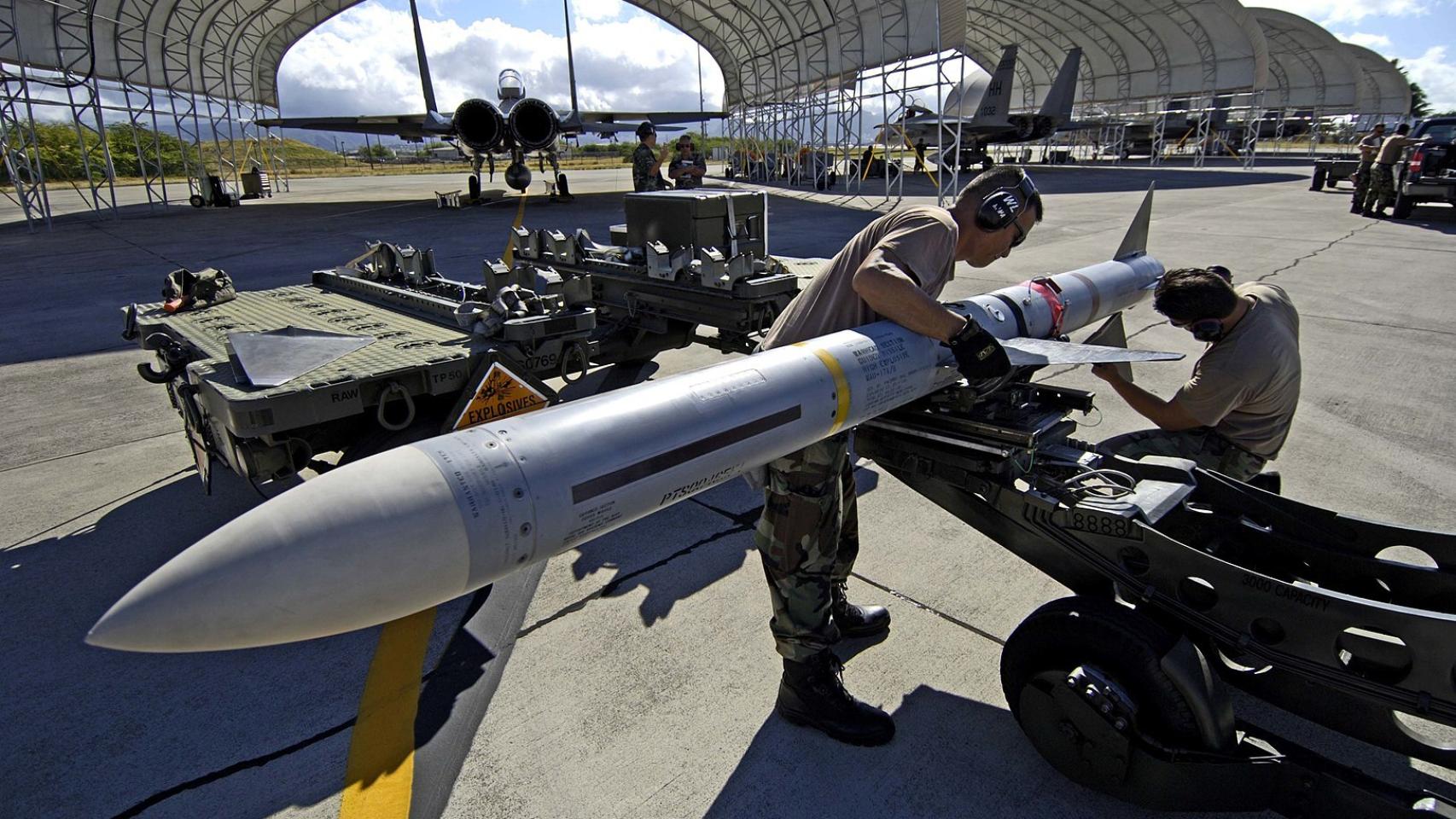 Misil AIM-120