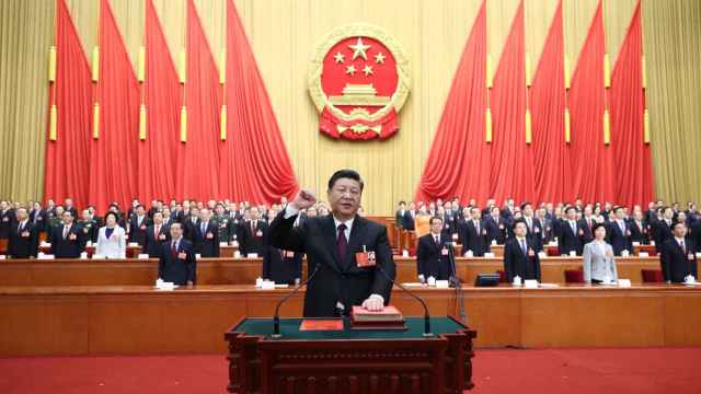 Xi Jiping fue elegido presidente chino y presidente de la Comisión Militar Central de la República Popular China en la primera sesión de la XIII Asamblea Popular Nacional, la legislatura nacional.