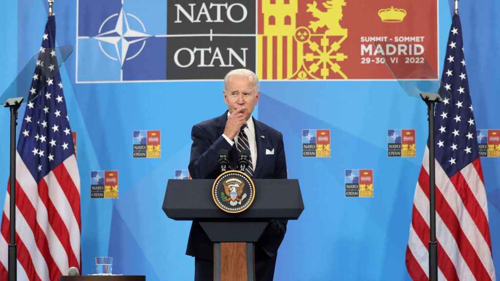 El presidente de los EEUU Joe Biden da una rueda de prensa durante la Cumbre de la OTAN.
