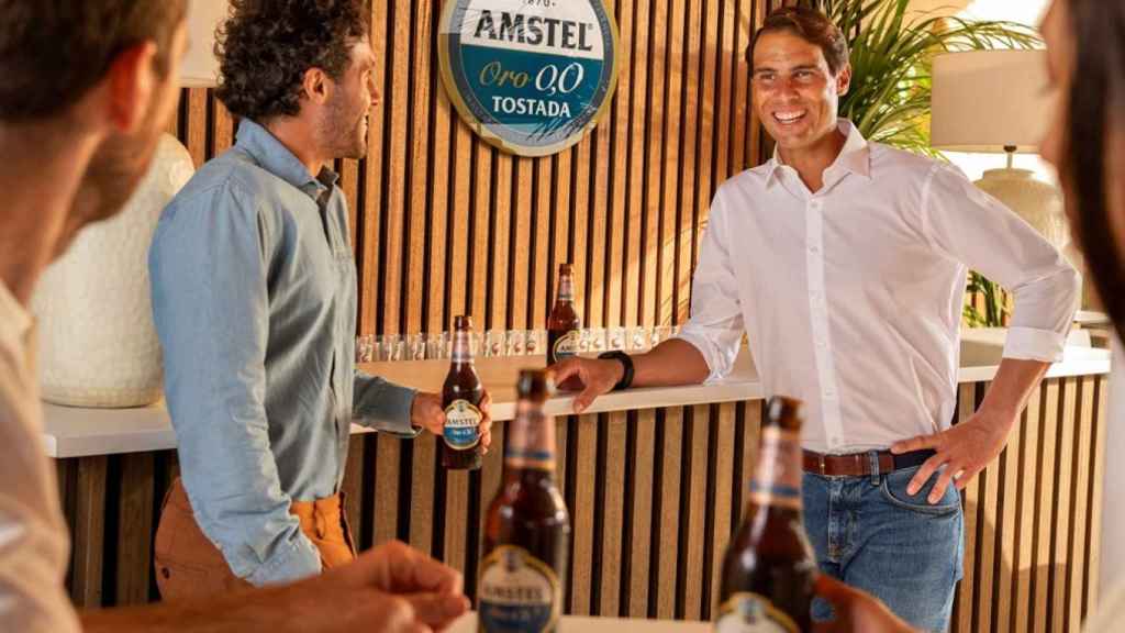 Rafa Nadal, protagoniza la nueva campaña de Amstel Oro 0,0 en España como embajador del disfrute responsable.