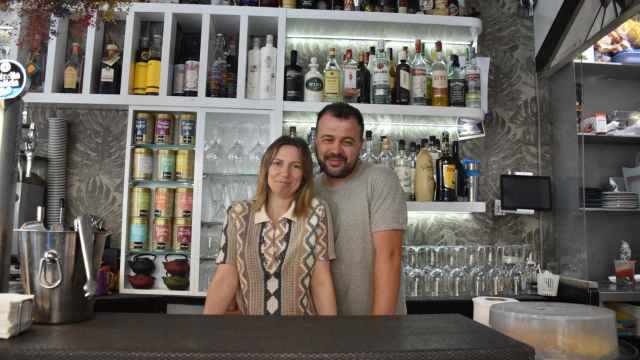 Gery y Felipe, dueños del bar Capricho
