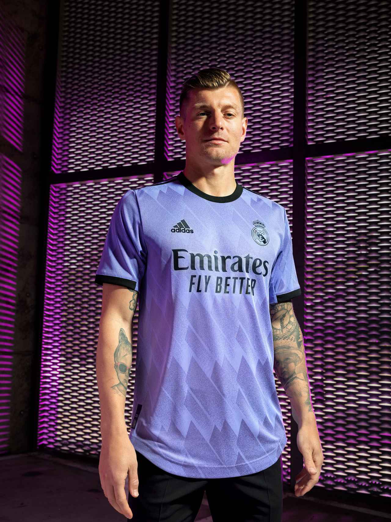 Abuelo Sin alterar En marcha El Real Madrid presenta su segunda equipación 2022/2023: todos los detalles  de la nueva camiseta