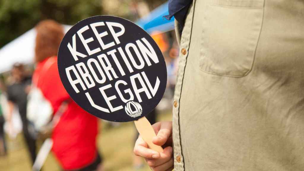 Cartel que reza: Mantén el aborto legal.