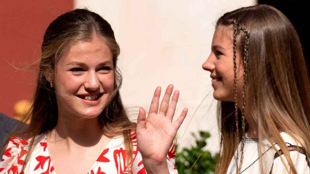 La princesa Leonor y la infanta Sofía en Figueres este domingo por la tarde.