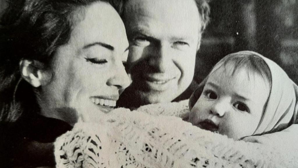 Natasha Parry y Peter Brooke con su hija Irina. Foto: Siruela