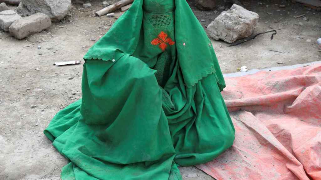 Imagen de archivo: una mujer afgana vestida con burka en la ciudad de Gayan, el pasado mes de junio.