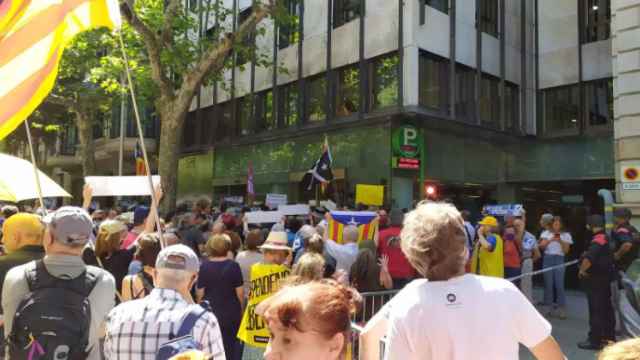 Independentistas protestan ante el Icab contra una conferencia del magistrado del TS Manuel Marchena en Barcelona
