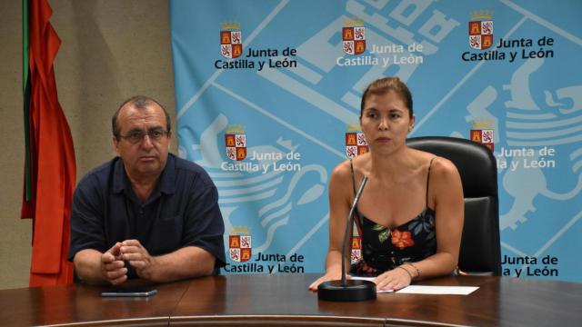 La delegada territorial, Clara San Damián; y el diputado de Agricultura, Ángel Sánchez