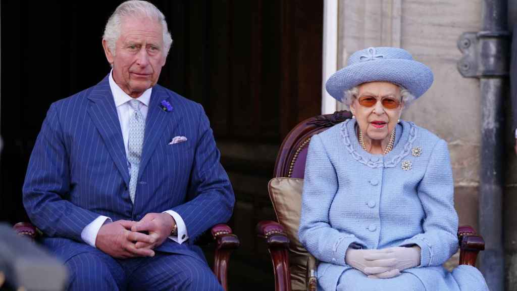 El príncipe Carlos e Isabel II en un actor del Jubileo de Platino.