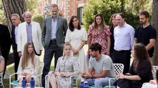 Los reyes y sus hijas se reúnen en Barcelona con premiados por la FPdGi